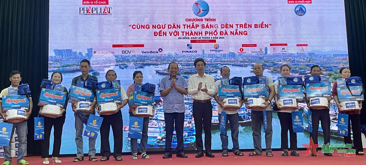 Lan tỏa Chương trình “Cùng ngư dân thắp sáng đèn trên biển”